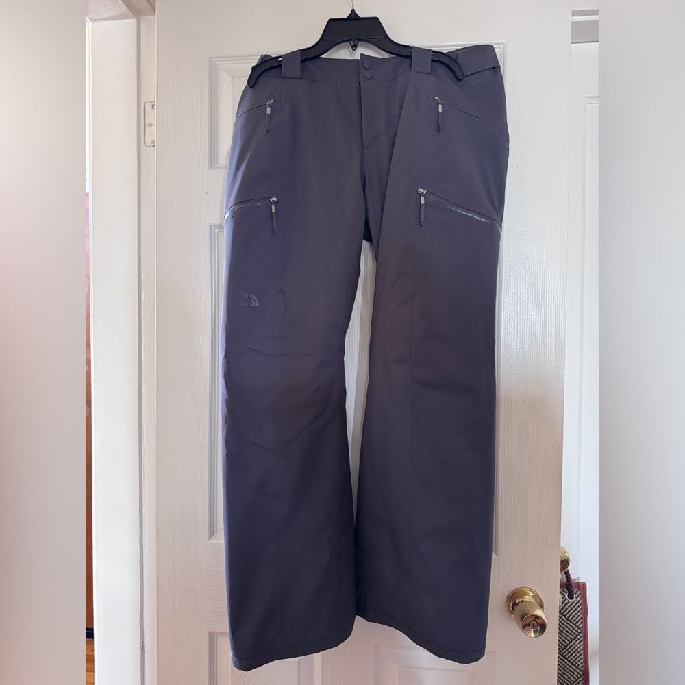 The North Face Women's Lenado Ski / Snowboarding Pants in Periscope Grey